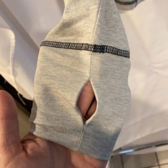 Arizona Wildcats pull Over w/ 1/4 Neck Buttons & thumb holes women’s size M New - Picture 3 of 9